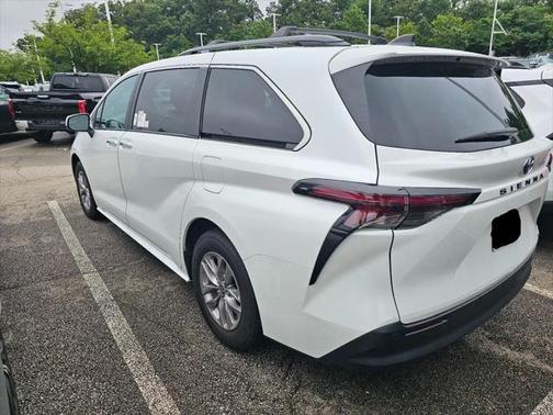 2024 Toyota Sienna XLE