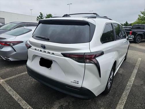 2024 Toyota Sienna XLE