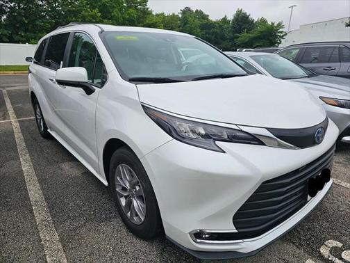 2024 Toyota Sienna XLE