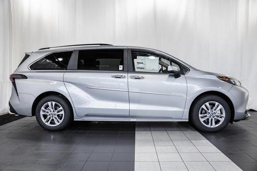 2025 Toyota Sienna XLE 7 Passenger