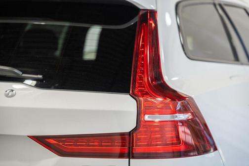 Crystal White Pearl 2025 Volvo V60 Cross Country Plus, B5 AWD Gas (mild hybrid)
