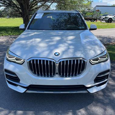 Mineral White Metallic 2023 BMW X5 xDrive40i