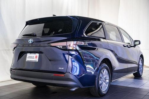 2025 Toyota Sienna XLE 7 Passenger