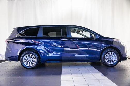 2025 Toyota Sienna XLE 7 Passenger