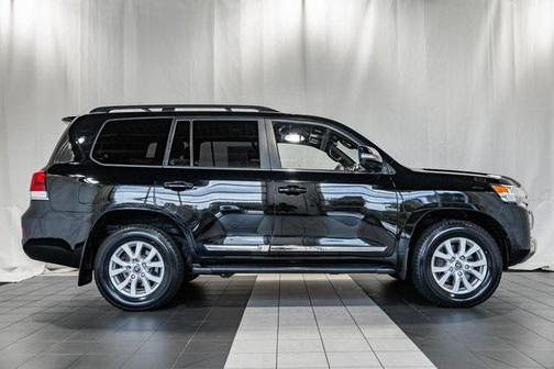 2017 Toyota Land Cruiser Base