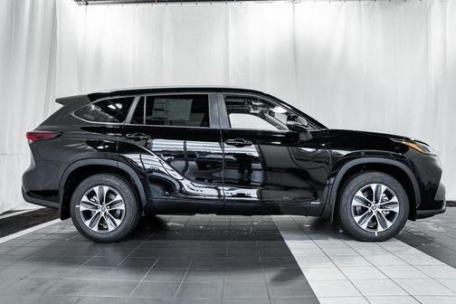 2025 Toyota Highlander Hybrid XLE