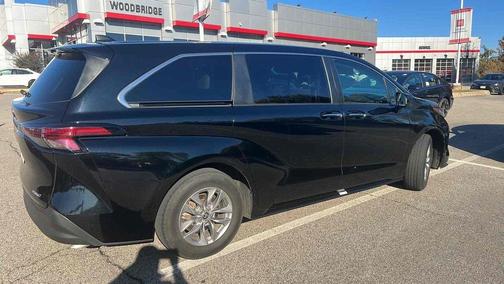 2022 Toyota Sienna XLE