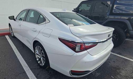 2023 Lexus ES 300h Luxury