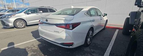 2023 Lexus ES 300h Luxury