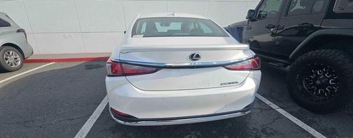 2023 Lexus ES 300h Luxury