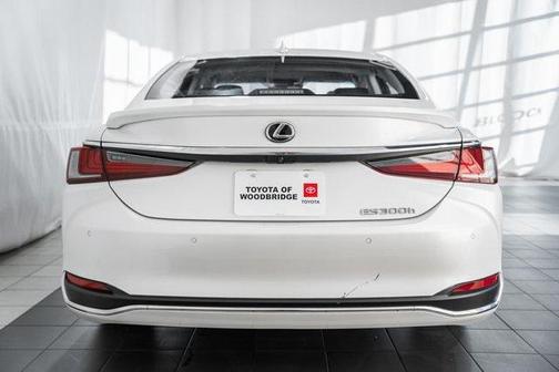 2023 Lexus ES 300h Luxury