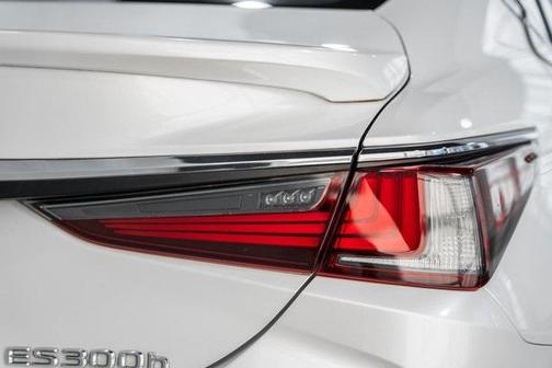 2023 Lexus ES 300h Luxury