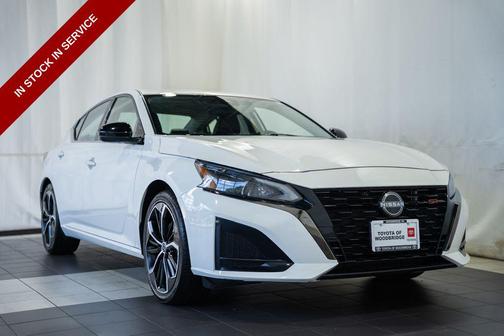 Glacier White 2024 Nissan Altima SR FWD