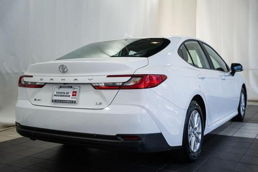 Ice 2025 Toyota Camry LE