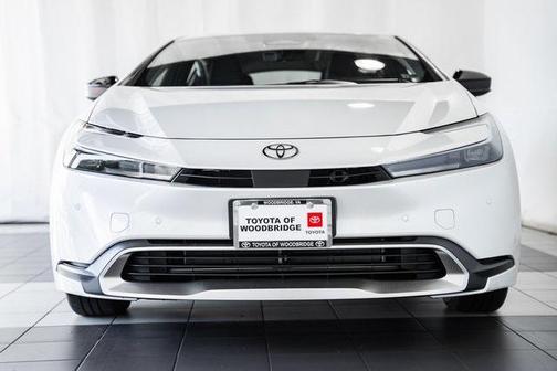 2025 Toyota Prius Plug-In Hybrid SE