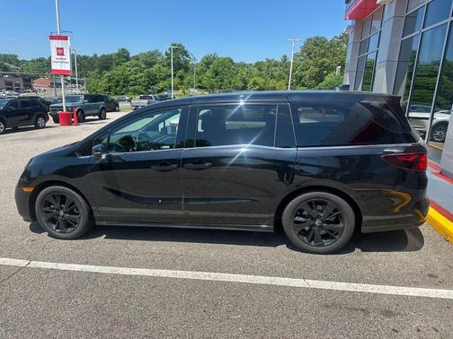 Crystal Black Pearl 2024 Honda Odyssey Sport