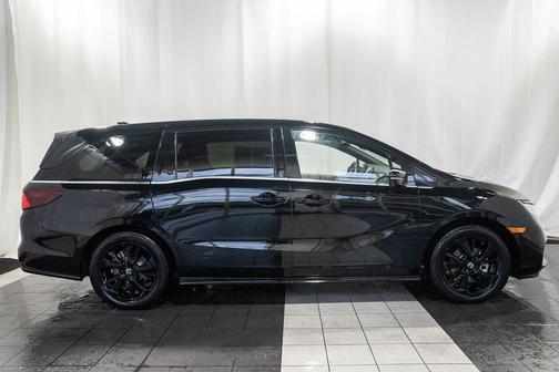 Crystal Black Pearl 2024 Honda Odyssey Sport
