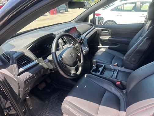 Crystal Black Pearl 2024 Honda Odyssey Sport