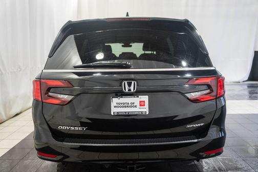 Crystal Black Pearl 2024 Honda Odyssey Sport