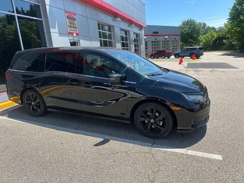 Crystal Black Pearl 2024 Honda Odyssey Sport
