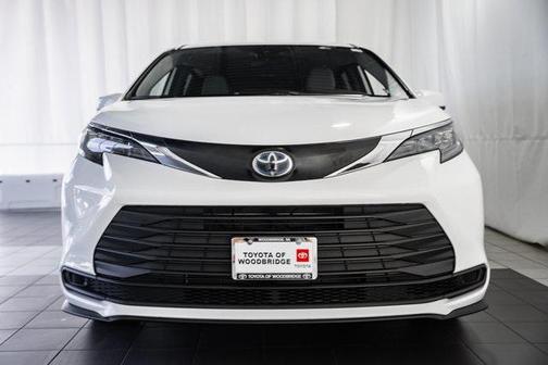 2025 Toyota Sienna LE