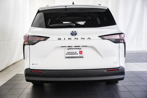 2025 Toyota Sienna LE