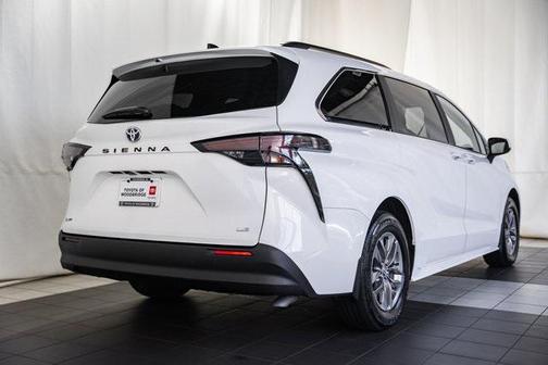 2025 Toyota Sienna LE