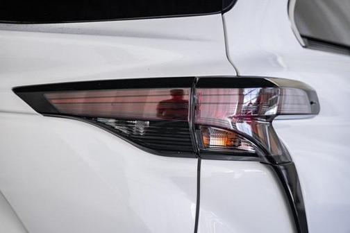 2025 Toyota Sienna LE