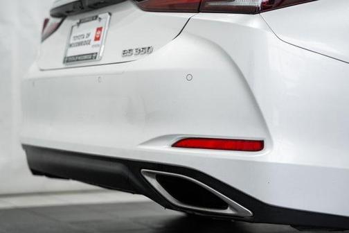 2022 Lexus ES 350 Base