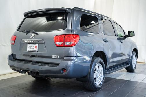 Magnetic Gray Metallic 2017 Toyota Sequoia SR5