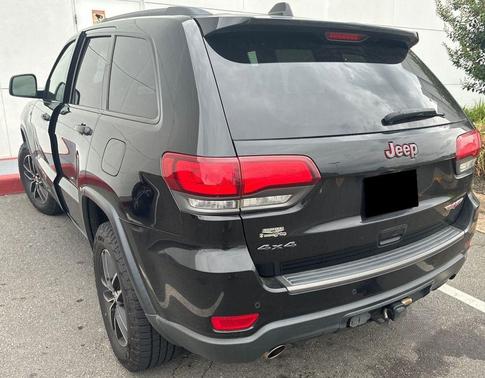Diamond Black Crystal Pearlcoat 2017 Jeep Grand Cherokee Trailhawk