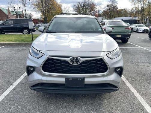 2022 Toyota Highlander LE