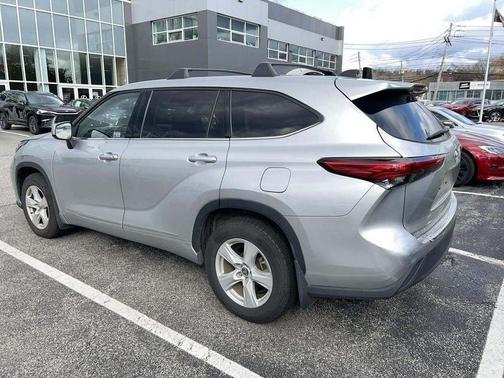 2022 Toyota Highlander LE