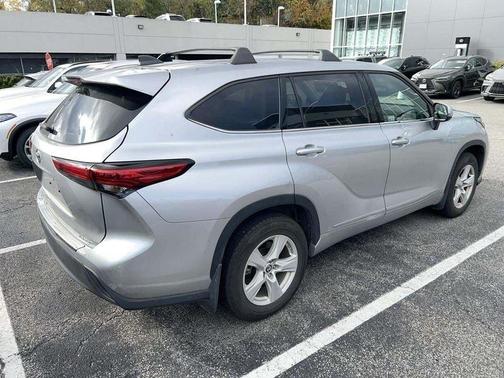 2022 Toyota Highlander LE