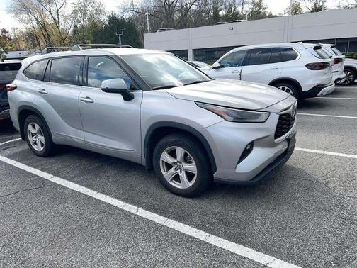 2022 Toyota Highlander LE