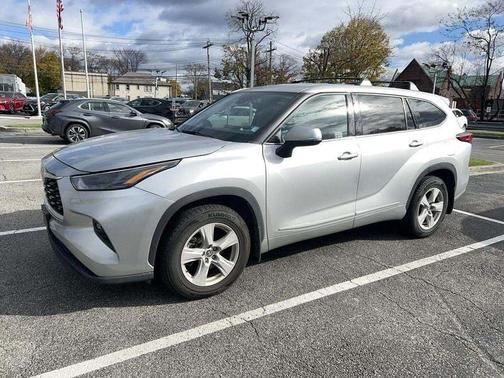 2022 Toyota Highlander LE