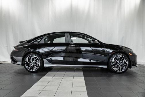 2025 Hyundai IONIQ 6 SE