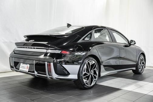 2025 Hyundai IONIQ 6 SE