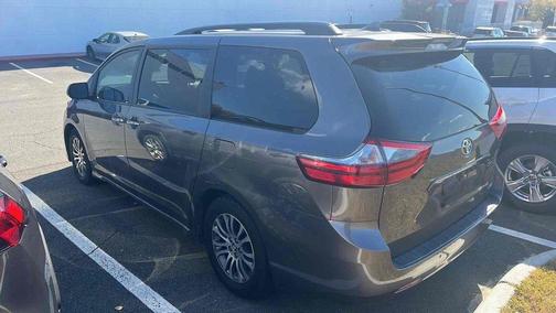 2020 Toyota Sienna XLE Premium