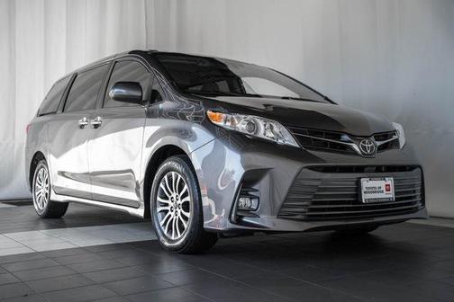 2020 Toyota Sienna XLE Premium