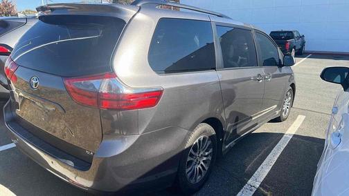 2020 Toyota Sienna XLE Premium