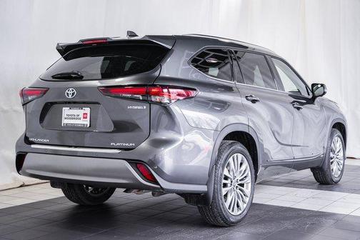 2024 Toyota Highlander Hybrid Platinum