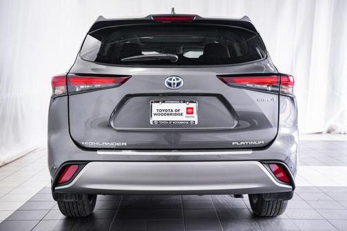 2024 Toyota Highlander Hybrid Platinum