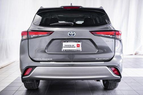 2024 Toyota Highlander Hybrid Platinum