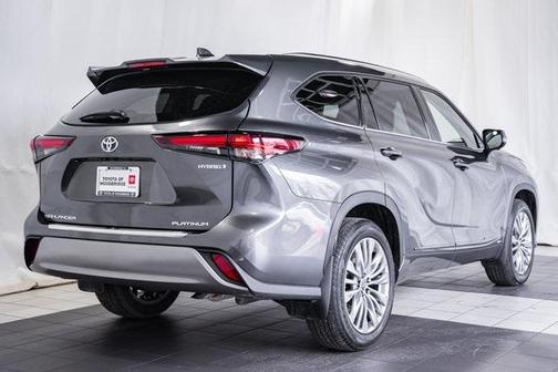 2024 Toyota Highlander Hybrid Platinum