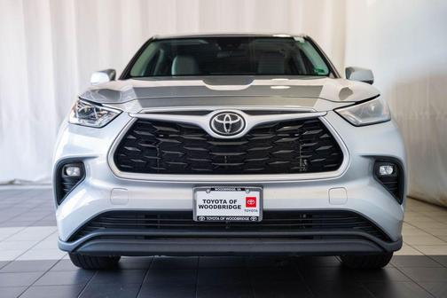 Celestial Silver Metallic 2023 Toyota Highlander LE