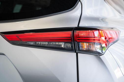 Celestial Silver Metallic 2023 Toyota Highlander LE