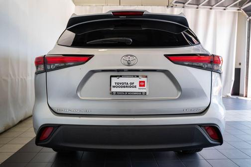 Celestial Silver Metallic 2023 Toyota Highlander LE