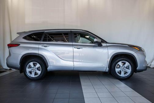 Celestial Silver Metallic 2023 Toyota Highlander LE