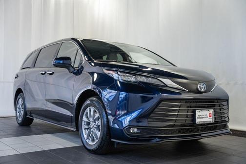 2025 Toyota Sienna XLE